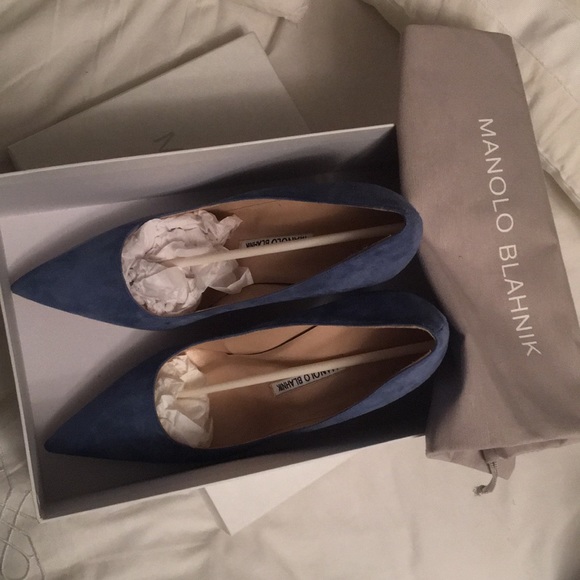 BRAND NEW Manolo Blahnik suede pump - Picture 3 of 7